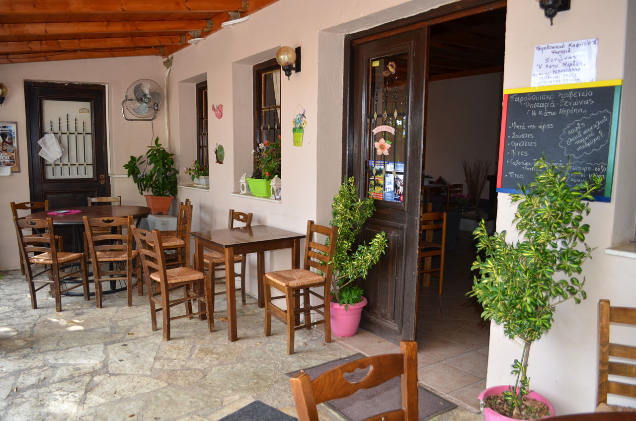 Παραδοσιακό Καφενείο & Ξενώνας Κάτω Μερόπη, Πωγώνι