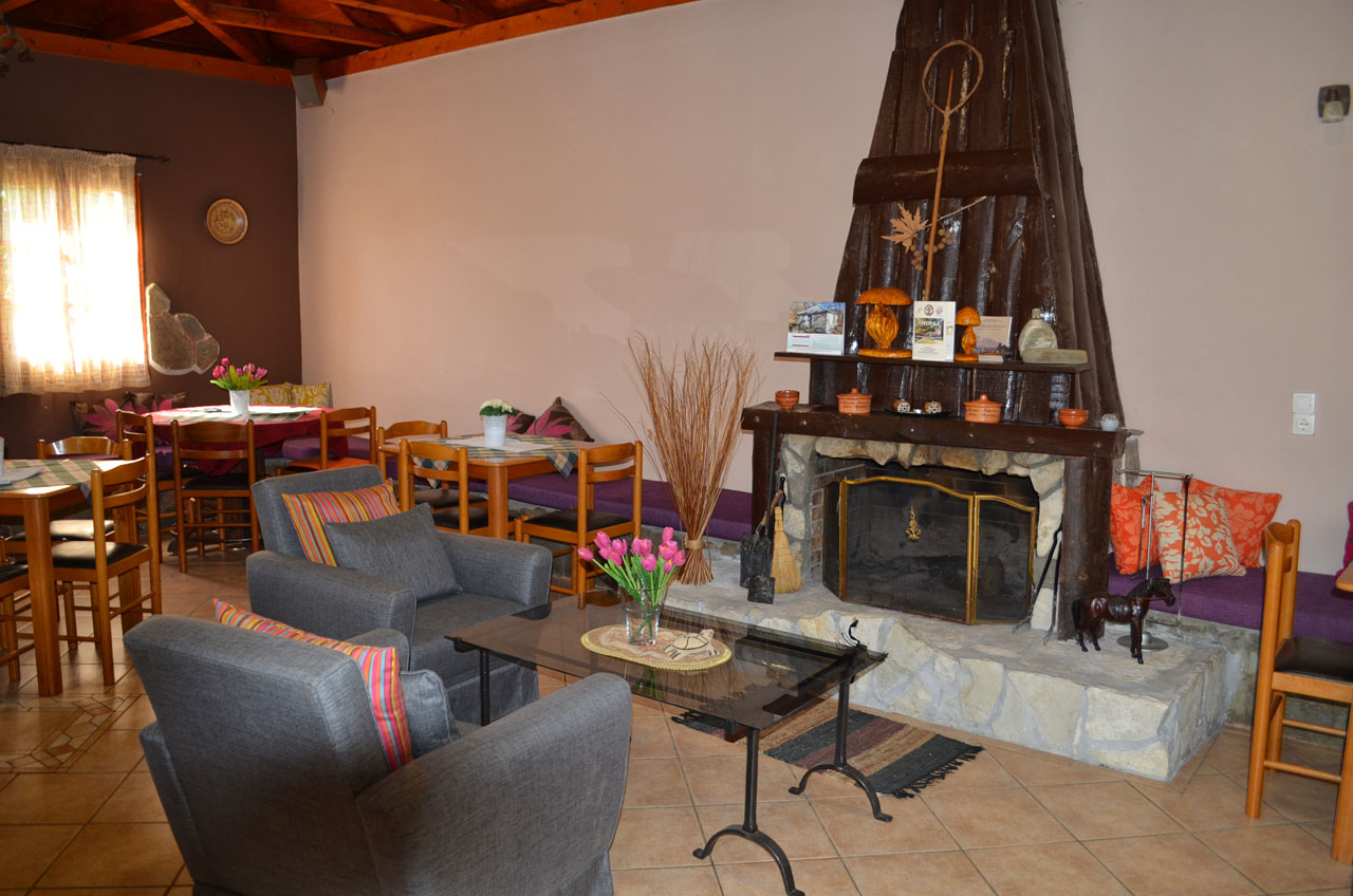 Παραδοσιακό Καφενείο & Ξενώνας Κάτω Μερόπη, Πωγώνι